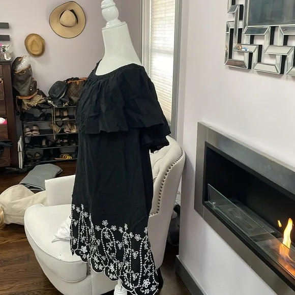 ♡ Old Navy dress - Picture 2 of 4